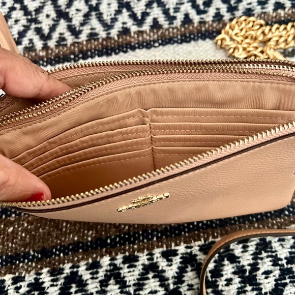 EUC Coach satchel bag and wristlet set…Soft Pink. Great bag. - Picture 4 of 14